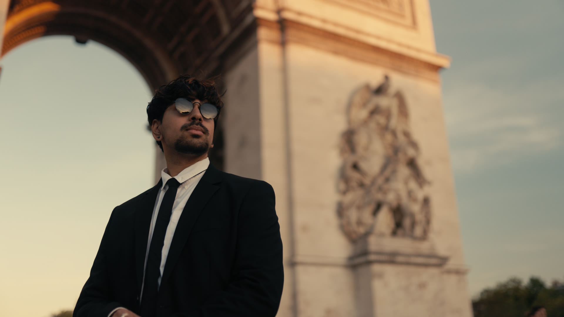 Portrait sous l’Arc de Triomphe